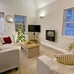 The Guards Quarters - Uk47594 실로스